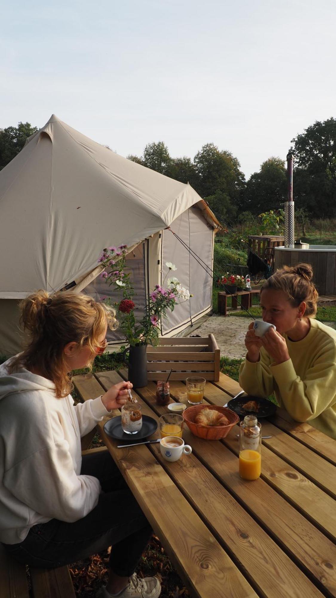 Bell Tent In Een Voedselbos Nederweert-Eind Exterior foto